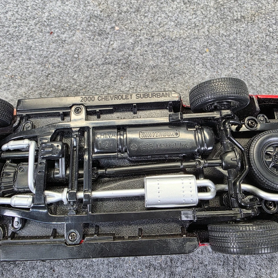 Matchbox Collectibles Mattell 1999 Die Cast DARE Chevy Suburban 1:24 Scale  - Image 4 of 4