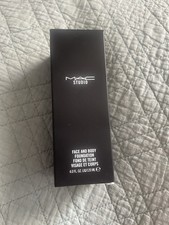 M·A·C STUDIO FACE AND BODY FOUNDATION In C2