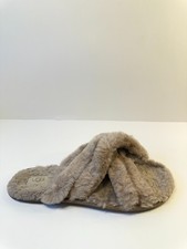 C24. Uggs Womens Scuffita Slippersw Fluffy-US 11