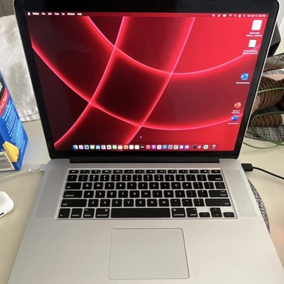Apple MacBook Pro 15-inch Silver Laptop macOS Backlit Keyboard Webcam Wi-Fi