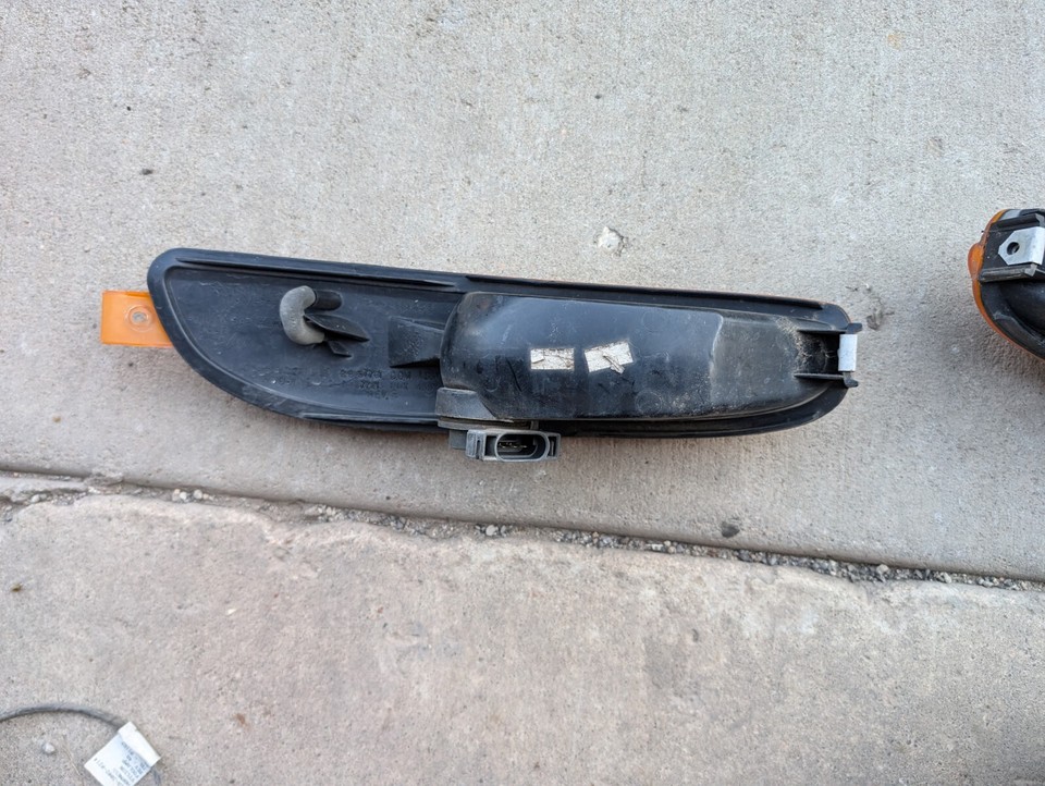 2004 Chrysler 300 M Turn Signal Lens Assy (used) Fair Condition (left