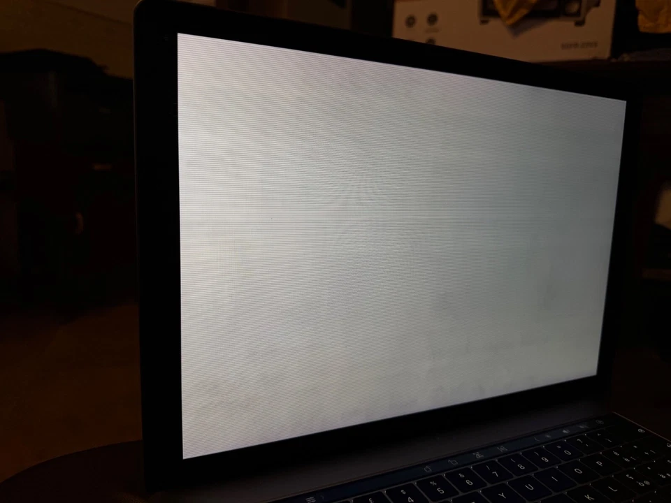 Apple MacBook Pro 15" 2019 · i9 · 32GB · 512GB, foto 4 di 4