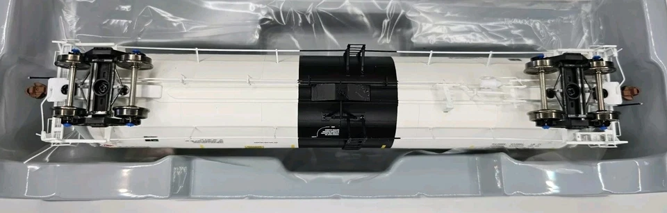 SXT30141 Scaletrains TILX Tank Car - Image 4 of 4