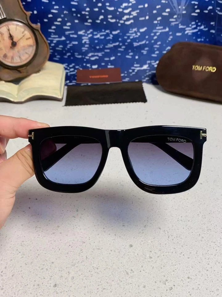 Gafas de sol TomFord clásicas de gran tamaño unisex marco negro brillante cuadradas Foto 4 de 4