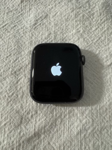 Apple Watch Series 4 / 44 mm Aluminum Case (GPS + Cellular)