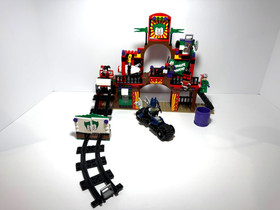 LEGO DC Comics Super Heroes: The Dynamic Duo Funhouse Escape (6857)