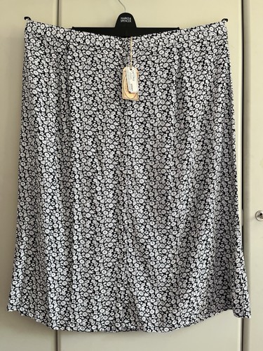 NEW Fat Face Ditsy Floral Pattern Midi Skirt Size 24 White/Black BNWT - Picture 2 of 15