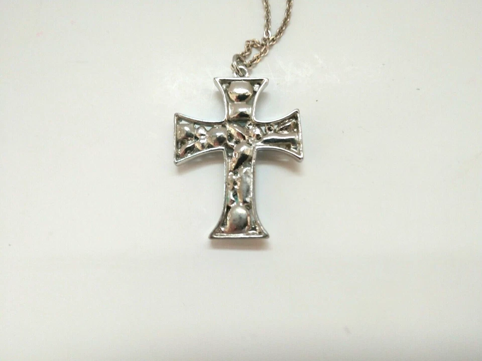 复古 Guess 品牌项链十字架吊坠浅蓝色宝石银色链 — 第 3/3 张图片