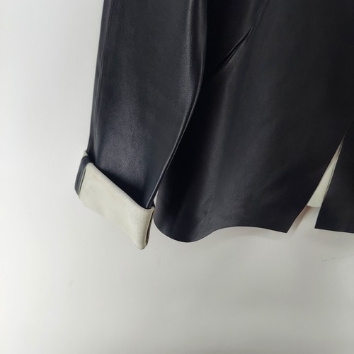 Chaqueta marca j mujer talla mediana negra teñida cuero cordero sin forro frente abierto - Imagen 5 de 10