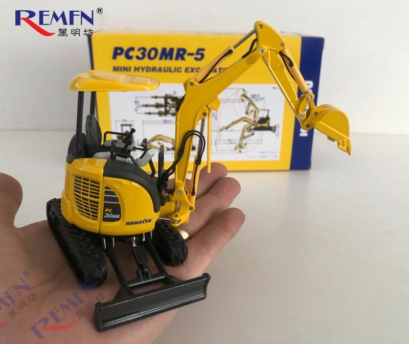 KOMATSU製PC30MR-5 1:32 Komatsu PC30MR-5 Mini Hydraulic Excavator 1/32 Scale DieCast