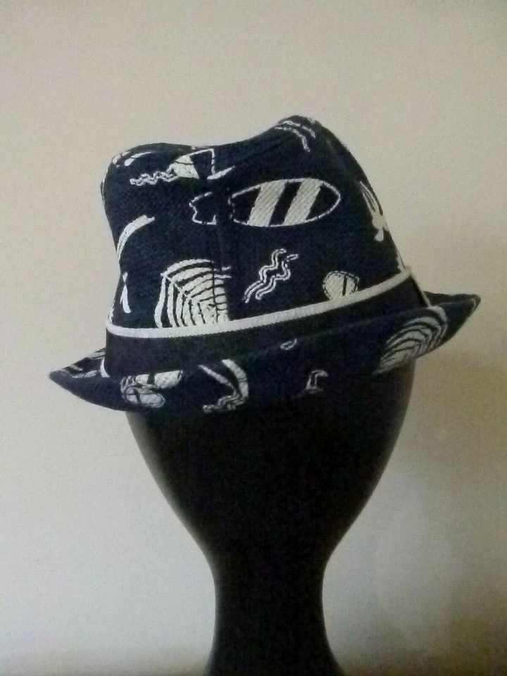 Sombrero para el sol H&M para niños azul marino con cinta de verano azul/blanco talla 1 1/2 - 4 años Foto 3 de 4