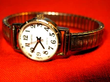 PRE-OWNED QUARTEX LADIES' QUARTZ WRISRWATCH