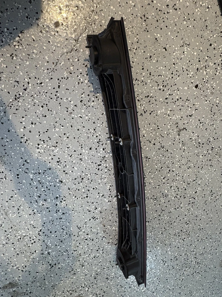 Dodge Stealth 1991-1996 reflector central trasero acabado panel cola OEM 132-37598 Foto 2 de 3