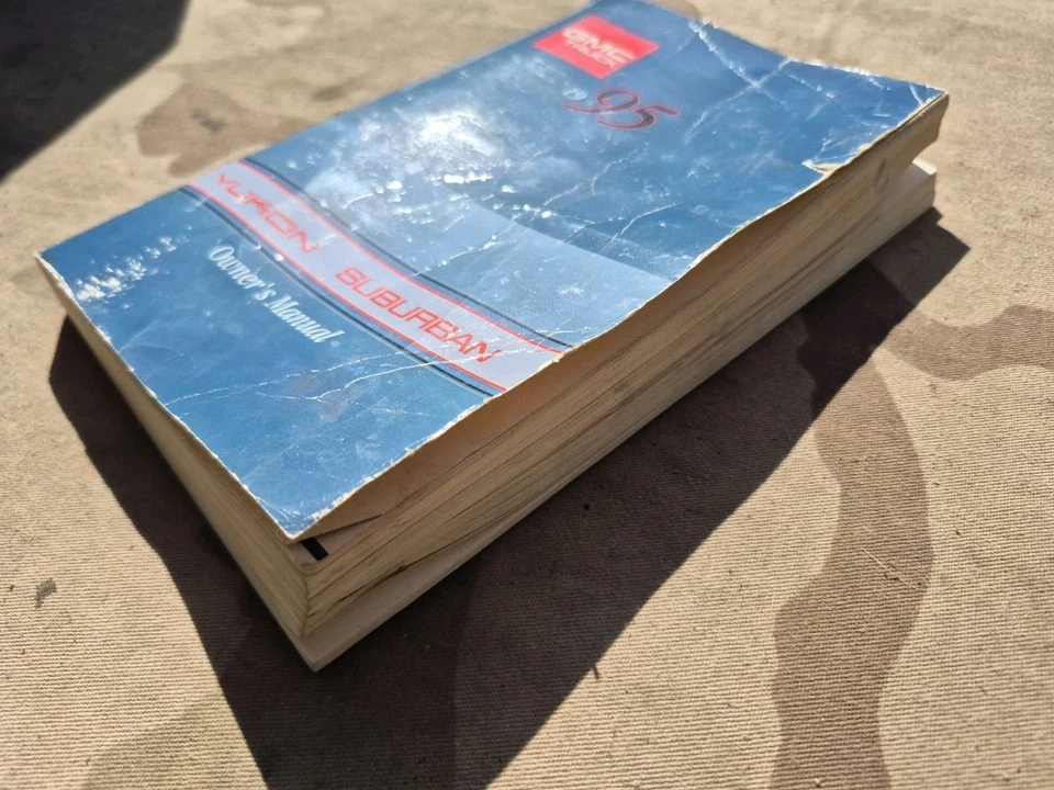 GMC Yukon Suburban 1995 manual del propietario con estuche y extras OEM Foto 3 de 4