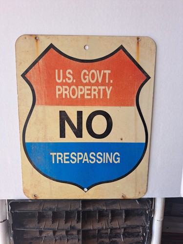 US GOVT. PROPERTY NO TRESPASSING  SIGN - Picture 1 of 3