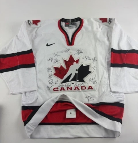 2002 Team Canada Ice Hockey Jersey Signed by 24 w/ Lemieux PSA Authentic LOA