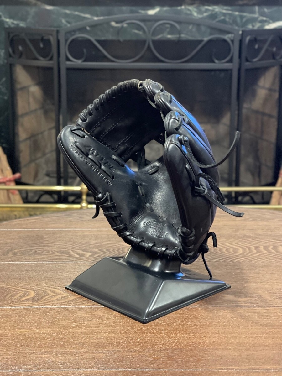 Marucci Capitol Series Model 52A1 11.25'' With Black Alligator