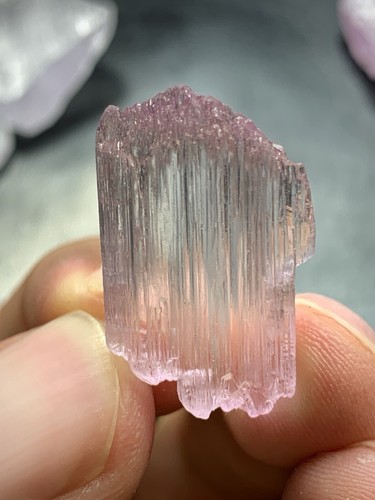 560-Grams Natural Kunzite Crystals / Rough Kunzite Crystals Lot From Afghanistan - Picture 15 of 20