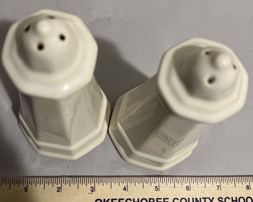 Set Sale e Pepe Pfaltzgraff Heritage 6” Forma Faro Bianco - Foto 6 di 7