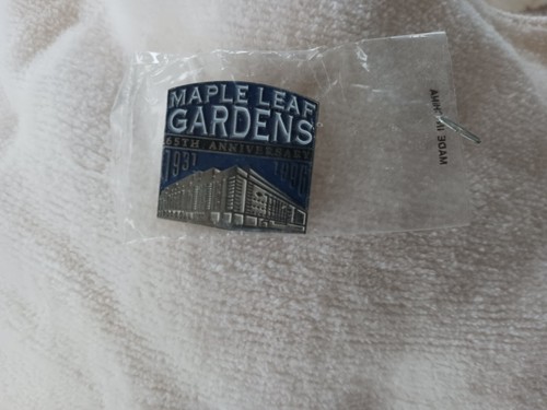 1996 Toronto Maple Leaf Gardens 65th Anniversary Maple Leafs Hat Lapel Pin - Picture 2 of 4