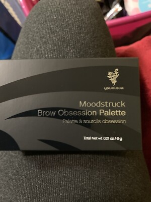 Younique Eyeshadow Palette