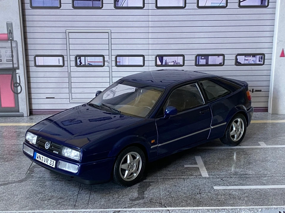 VW Corrado VR6 Blau Revell Limited Edition gebraucht mit Mängeln 1:18 - Bild 2 von 4