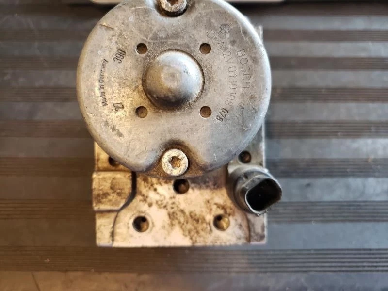 2003-2006 AUDI A4 ABS Anti-Lock Brake Pump Module Assembly OEM - Imagem 3 de 4