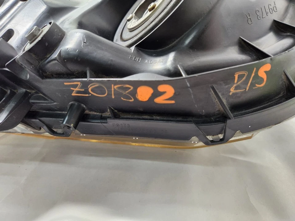 Used Right Headlight Assembly fits: 2012 Honda Civic R. MX Sdn Hybrid Right Grad - Imagem 4 de 4