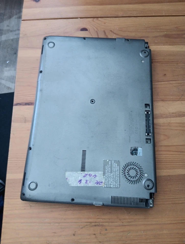 Toshiba Tecra Z40 14" Laptop Core i3 4030U 1.9Ghz 4gb. Missing Parts. Spares  - Image 4 of 4