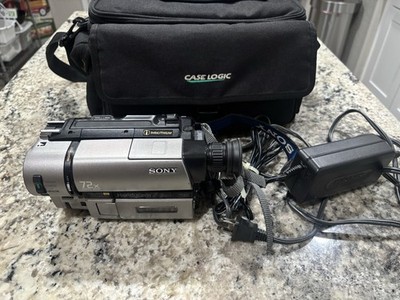 Sony CCD-TRV65 Handycam Vision Hi8 Camcorder W/NightShot Bundle