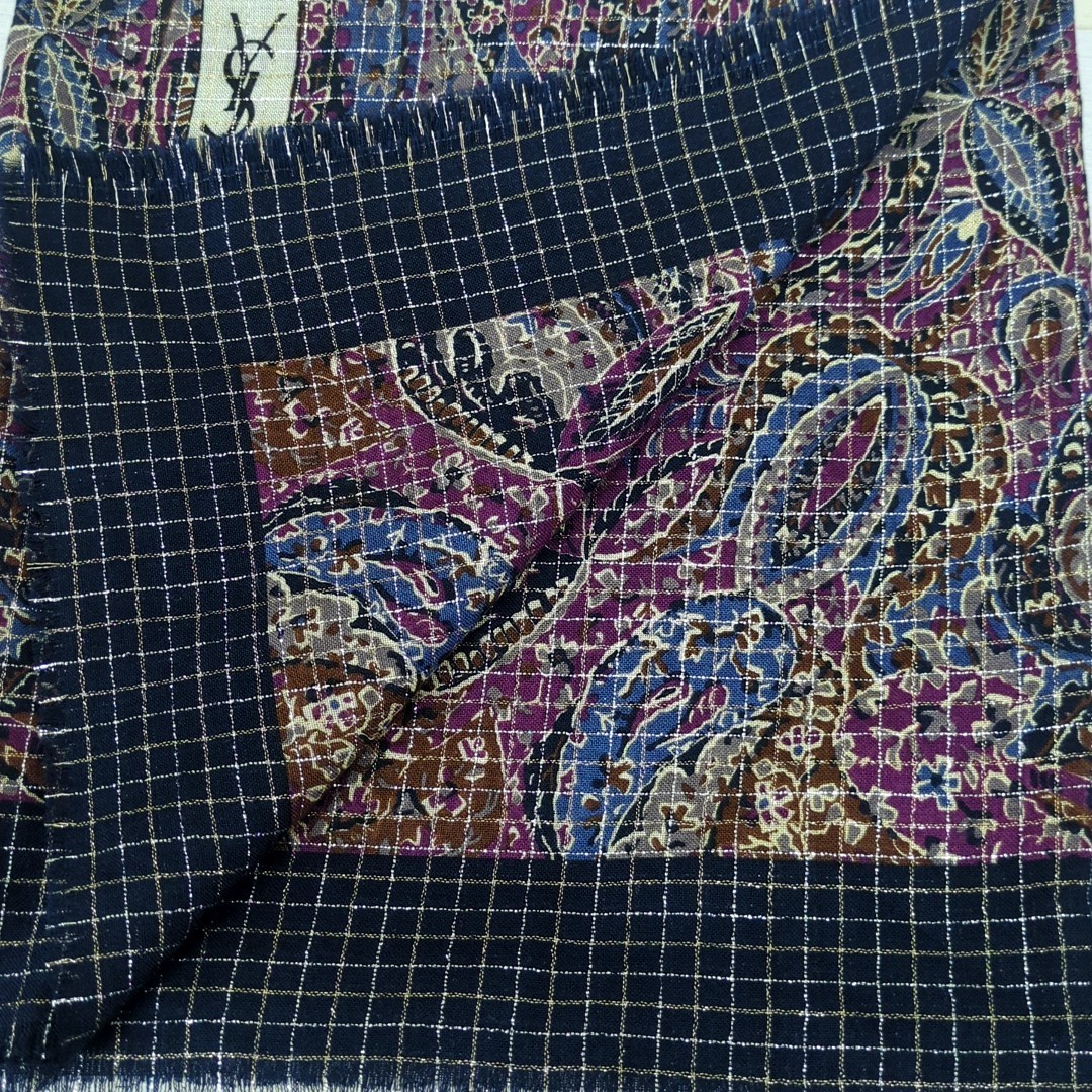 YSL イヴサンローラン 毛70% シルク 30% 大判スカーフ 130x126 YSL イヴサンローラン 毛70% シルク 30% 大判スカーフ 130x126