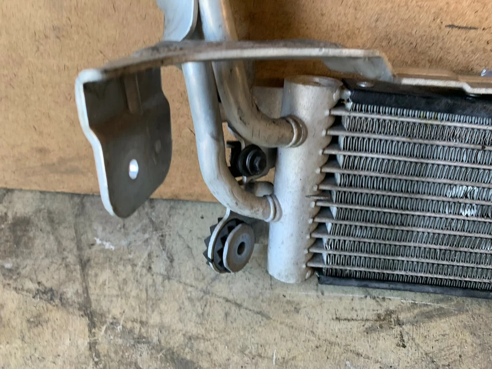 BMW 2007-2013 E90 E92 E82 M3 PASAJERO DERECHO MOTOR ENFRIADOR DE ACEITE RADIADOR FABRICANTE DE EQUIPOS ORIGINALES 65 K Foto 3 de 4