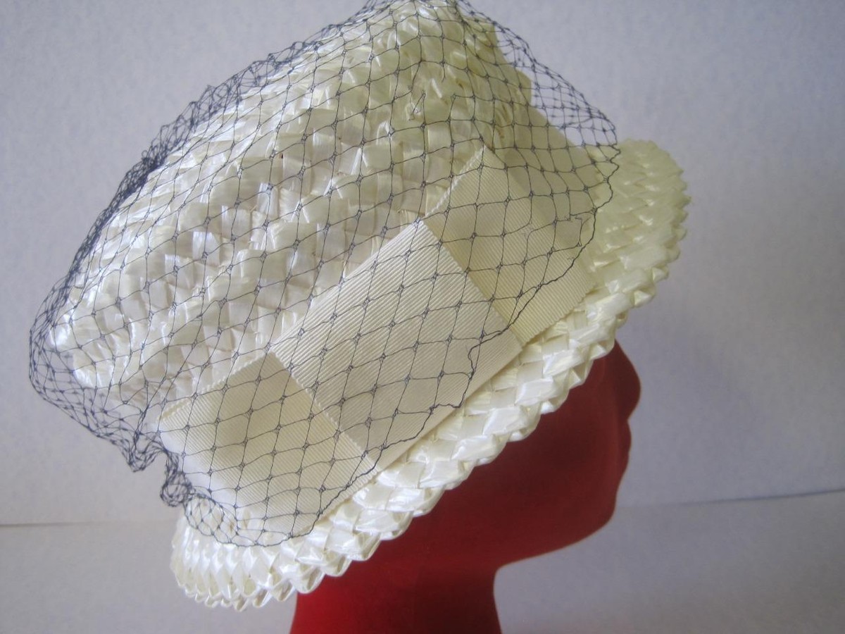 VINTAGE 1960 WOVEN STRAW WOVEN NET LADIES RIBBON WHITE BUCKET