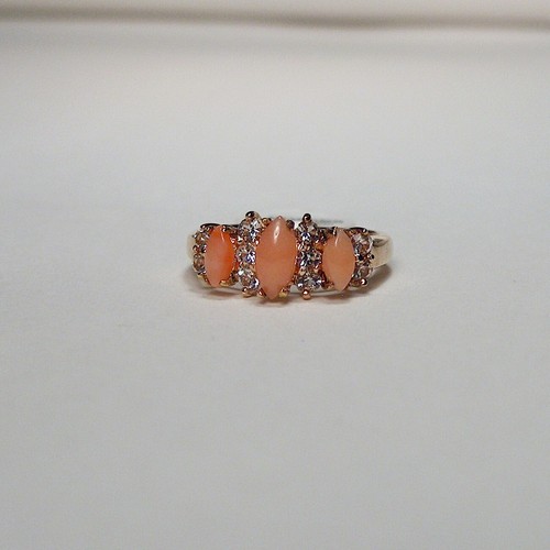 Anello corallo placcato oro 18 kt 3 pietre nichel omaggio misura 8 confezione regalo - Foto 4 di 5