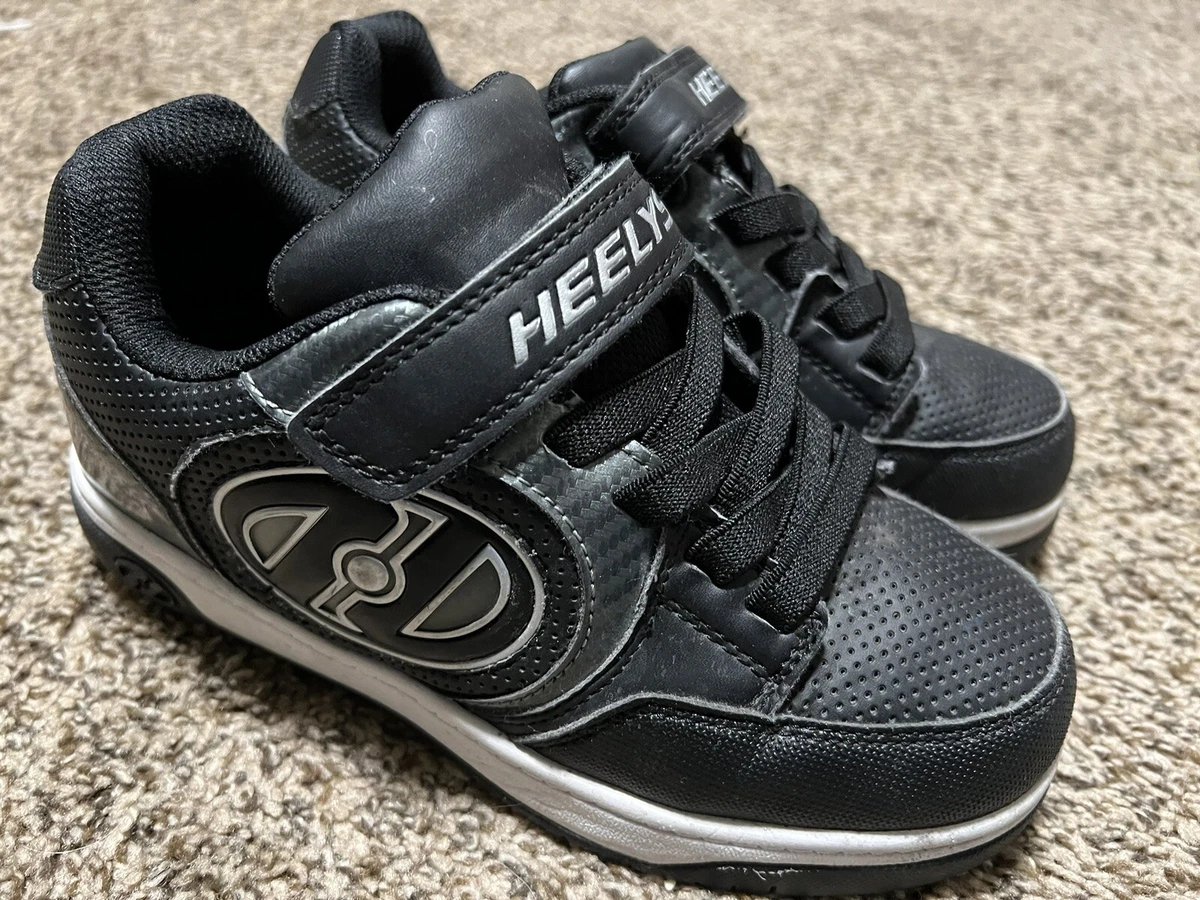 Heelys Boy s Black Blue Red Light Up Skate Shoes Sneakers Size 5 Youth 2x Wheels