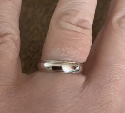 Ehering 9 kt Weißgold 4 mm bequeme Passform Größe L 1/2 linierte Details auf einer Seite