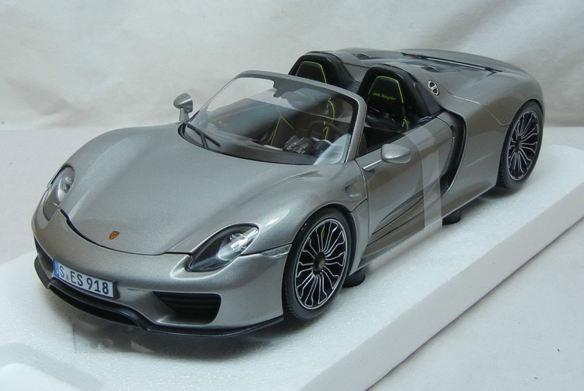 MINICHAMPS 2013 Porsche 918 Spyder Grey 1:18 Extremely Rare
