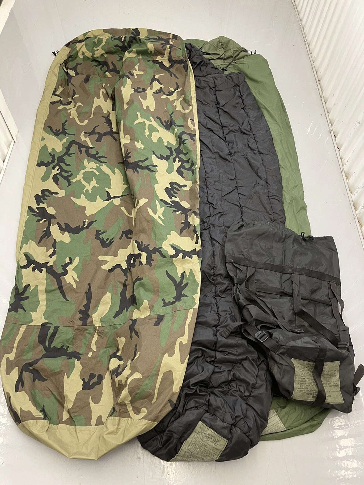 US Military 4 Piece Modular Sleeping Bag Sleep System MSS w/ Bivy Woodland Comp.
Opens in a new wind