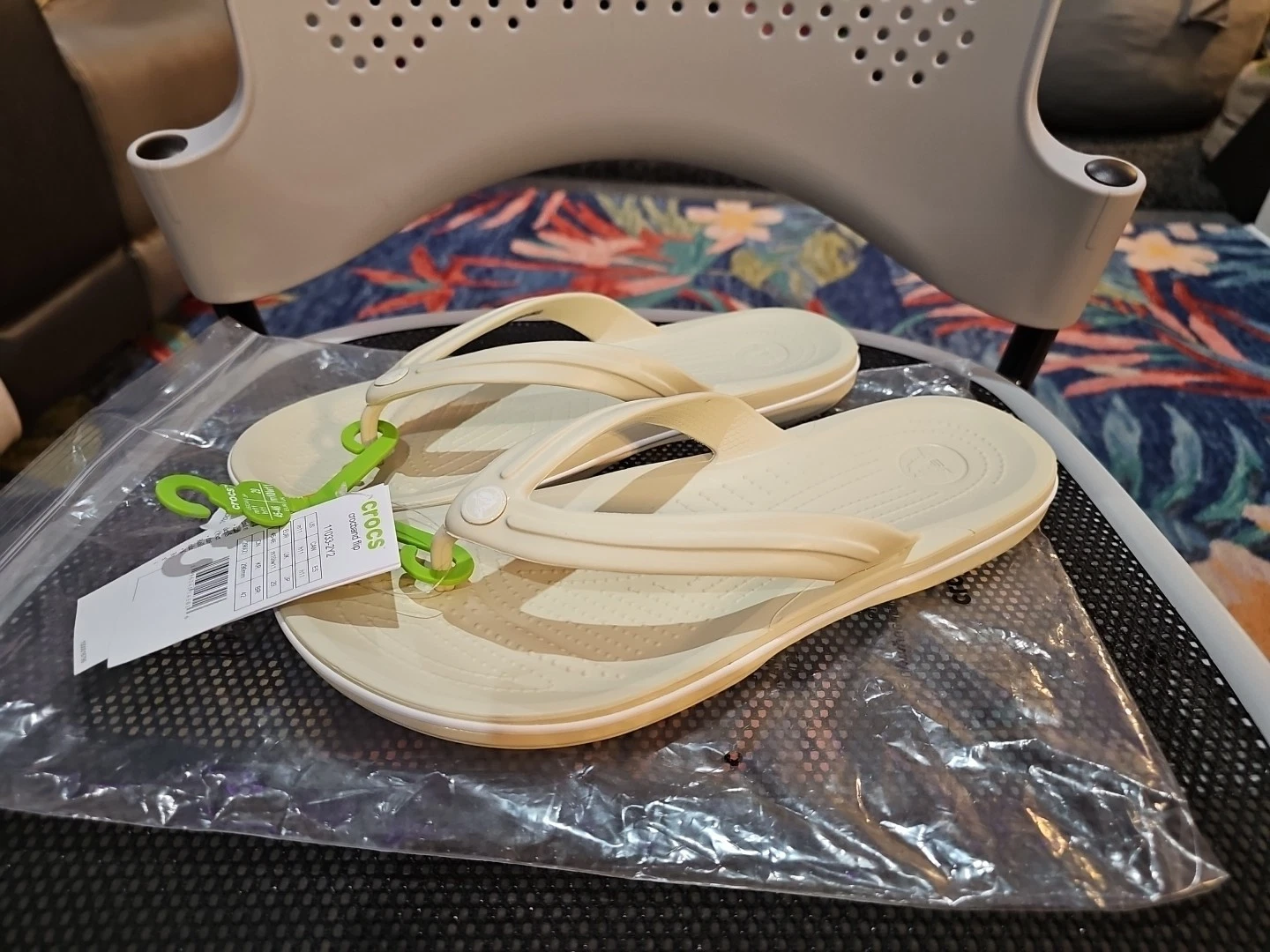 Crocs Unisex Men 11 Crocband Sandals Flip Flops Slip-on Bone Sz 11