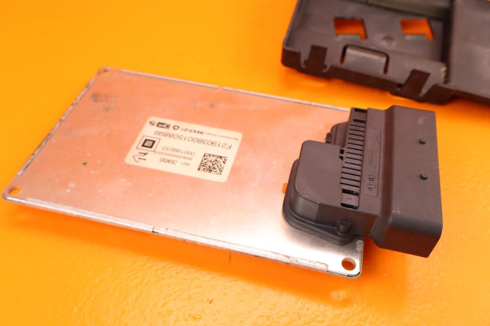 Módulo de controle de suspensão Chevrolet Corvette C7 2014 - 2019 - Imagem 2 de 4