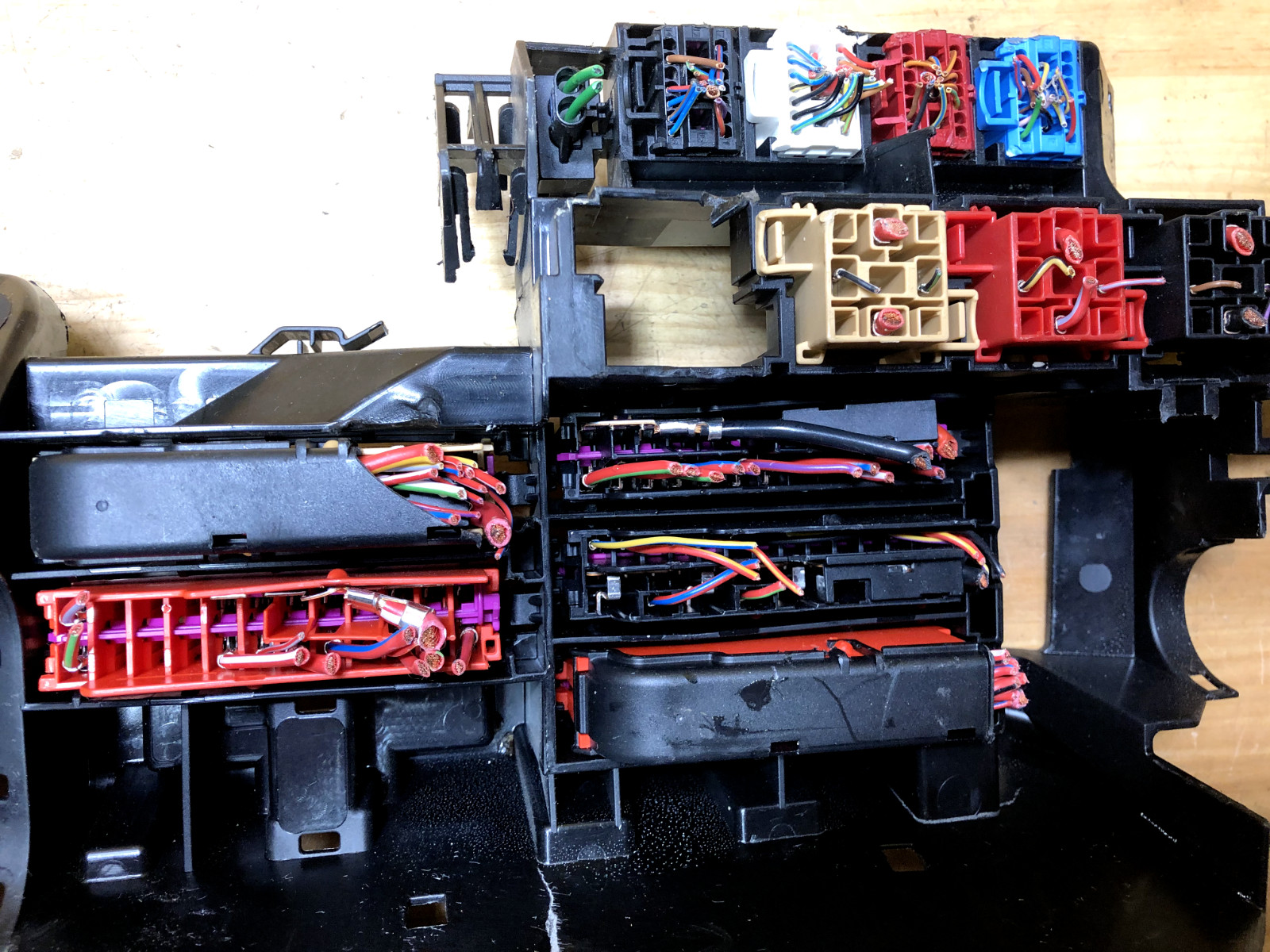 2016-2020 Bentley Bentayga Audi RSQ8 Q8 Fuse Relay Box Assembly 4M0971845