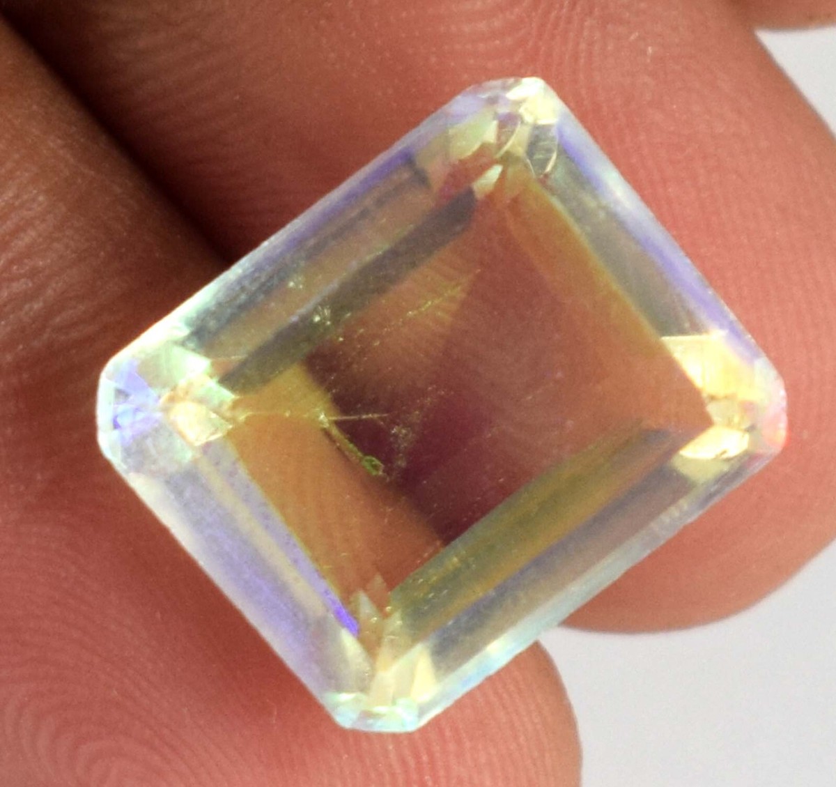 Topaze Mystique Arc-en-Ciel Naturelle 19.60ct - Coupe Concave En Poire - Certification IGL