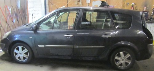Renault Scenic MK2 2006 - Owners Handbook & Wallet - Picture 2 of 3