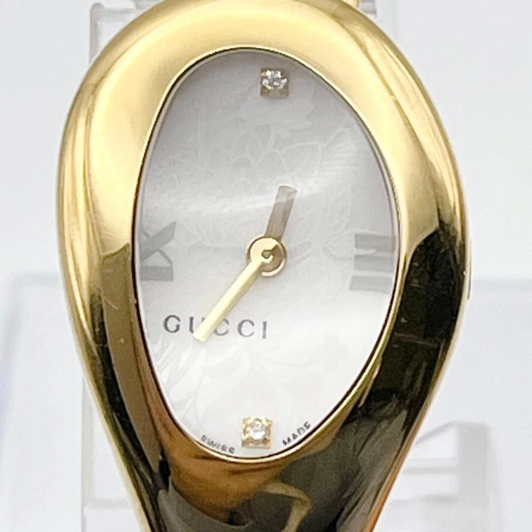 Montre analogique Gucci 103 quartz 21 mm femme cadran blanc ovale occasion du Japon
