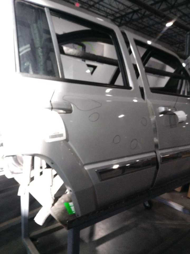 Used Rear Right Door Assembly Rear Side fits: 2008 Jeep Commander Rear Right Gra - Image 2 of 4