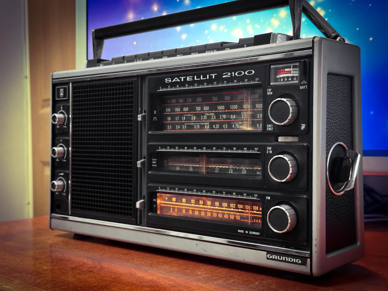 GRUNDIG SATELLIT 2100 ラジオ GRUNDIG SATELLIT 2100 🌈RaRe🌈 Vintage Radio World Band Receiver