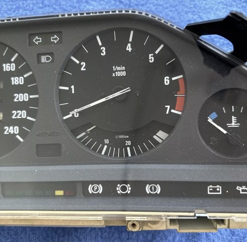 BMW E30 Tacho 1386999 Kombi Instrument 129780 Km Stand 7000 Umdrehungen - Bild 6 von 16
