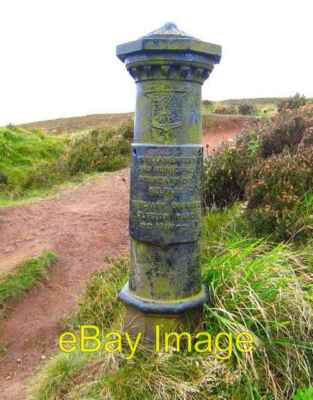 Foto 6x4 Old Boundary Post, McArt's Fort Whitehouse Lower Old Belfast bo c2007