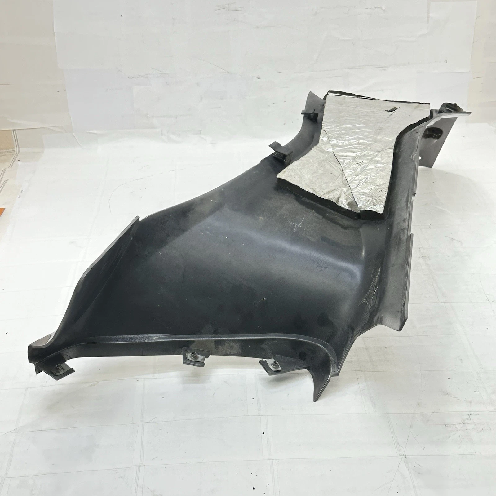 2012 CAN-AM SPYDER RT-S SE5 RIGHT SIDE FAIRING BODY LATERAL PANEL SILVER PLASTIC