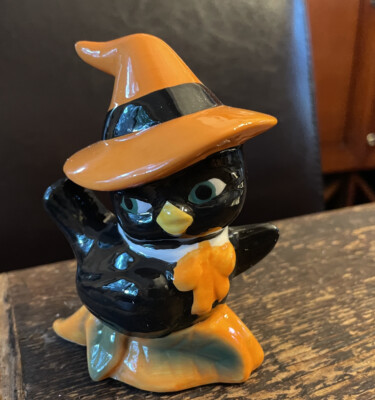 2022 Hyde & Eek Retro Ceramic Halloween Bird Witch Hat Decorative Figurine NEW